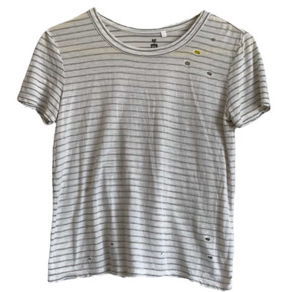 4/$25 Me to We Essentials Cream and Green Distressed Short Sleeve Size XS - Picture 1 of 7